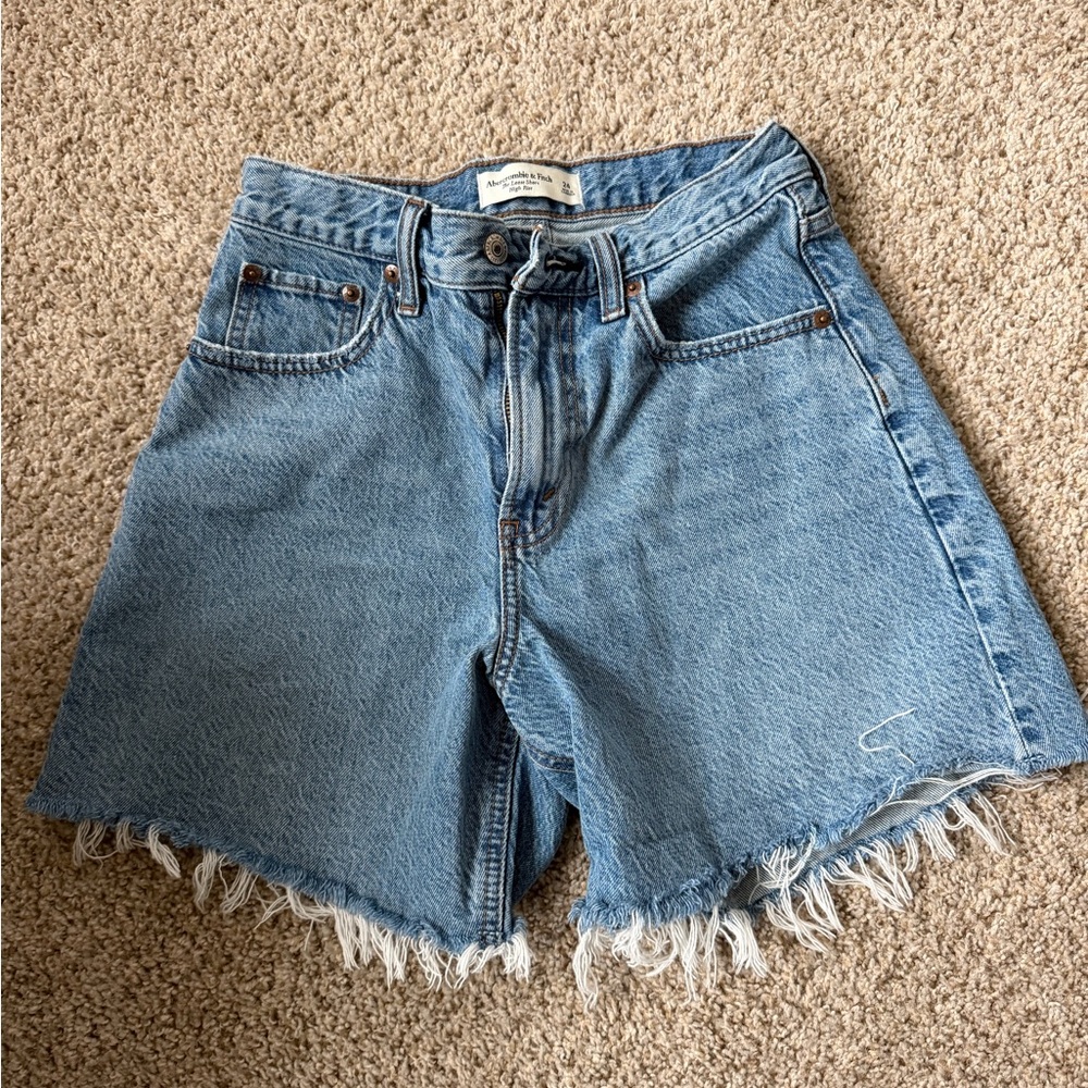 Abercrombie & Fitch The Loose Short High Rise